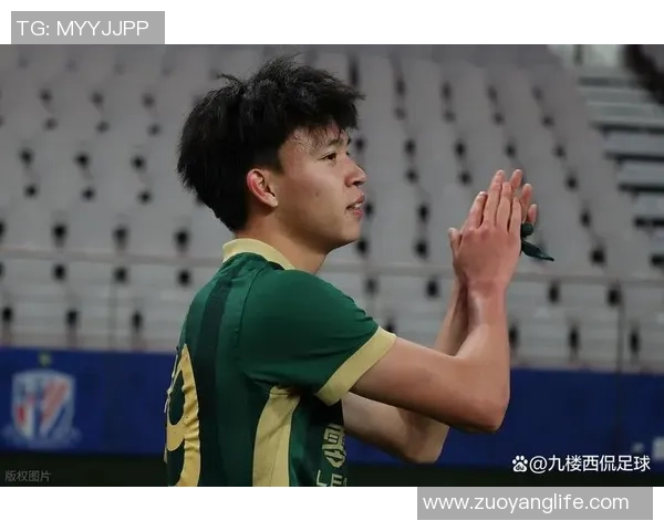 中国足球主播换球星背后:从解说台到绿茵场的奇妙转变